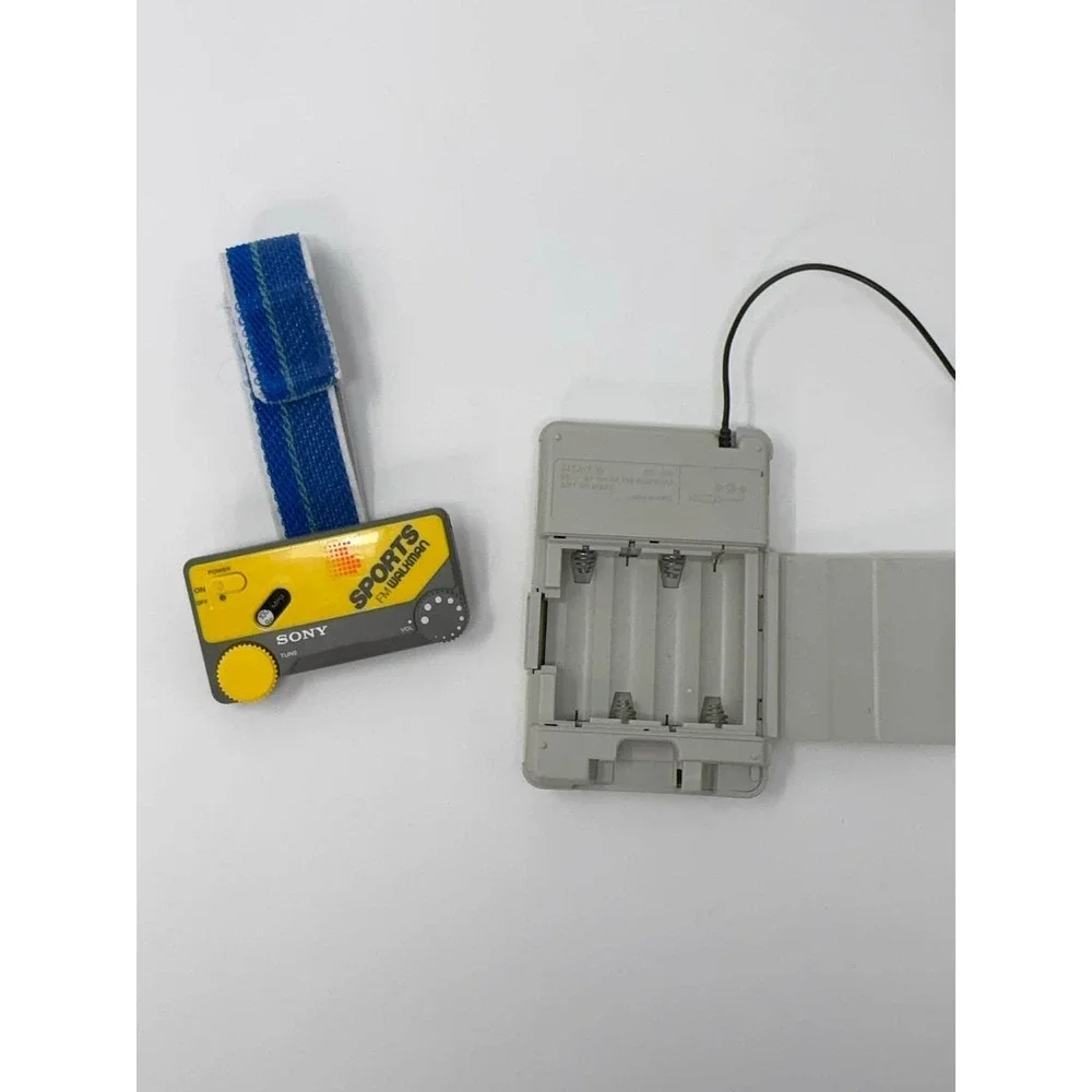 Vintage Sony‎ SRF-F1 Sports Walkman FM Radio Yellow w/ Armband & BC-40 Charger